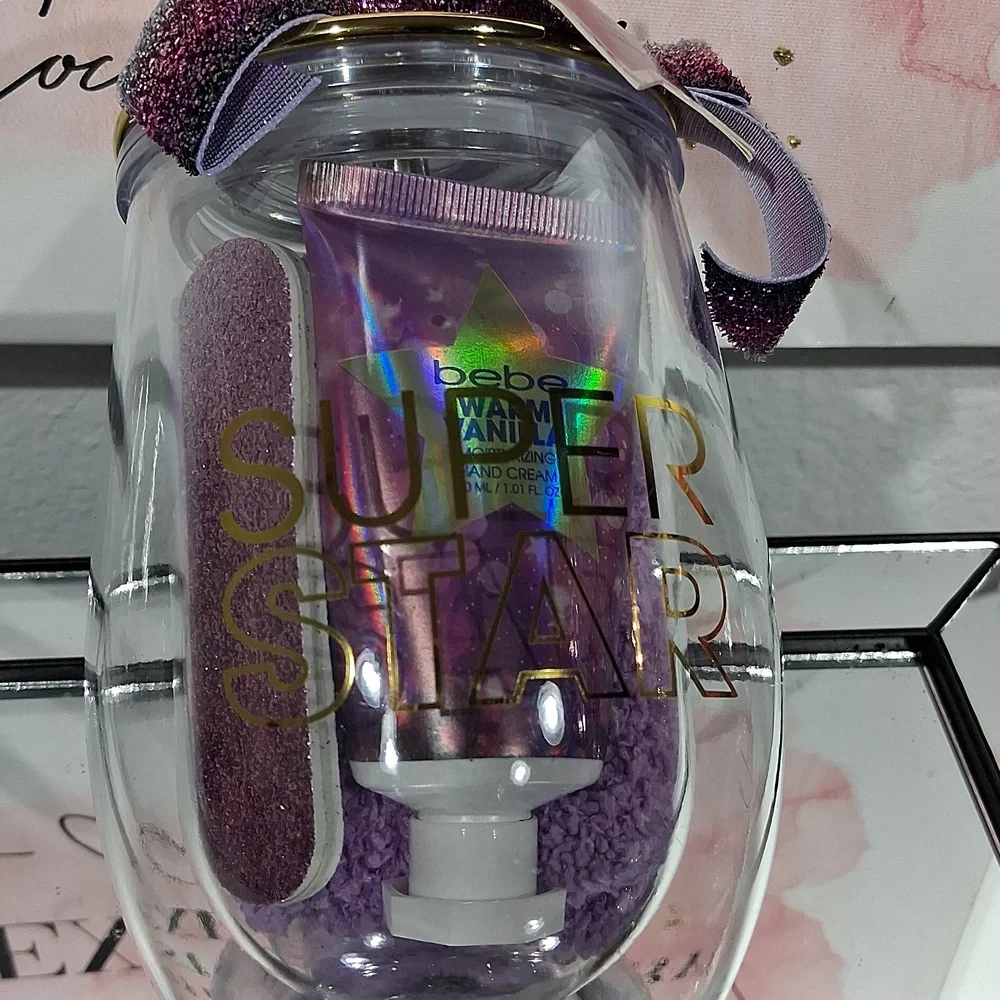 BEBE  Super Star  3 pcs and Flowers w Glass base NWT